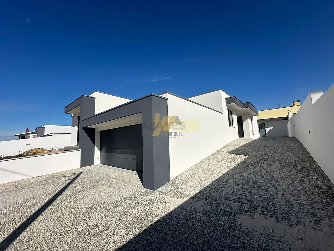 Moradia T4 à venda em Santa Maria da Feira, Travanca, Sanfins e Espargo, Santa Maria da Feira — foto 2