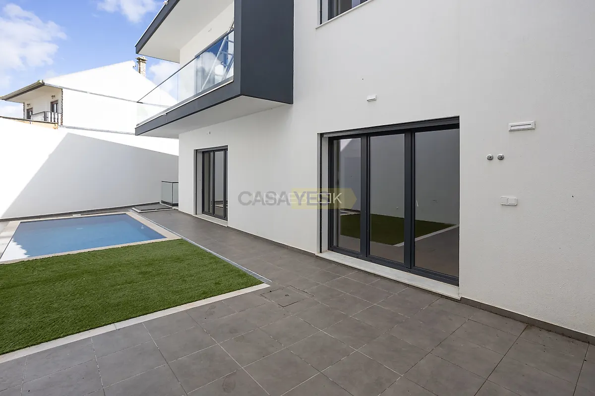 Moradia T5 em Ramada e Caneças, €799.200