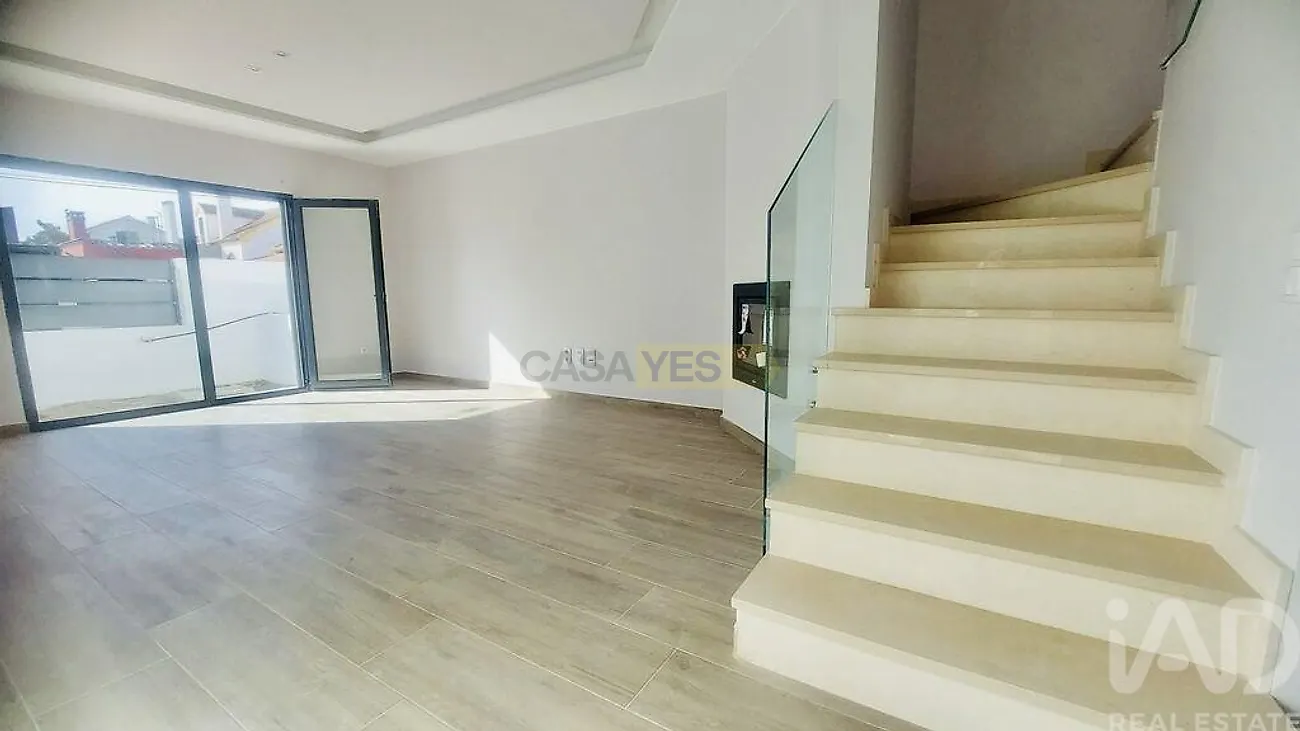 Moradia T0 em Quinta do Conde, €450.000