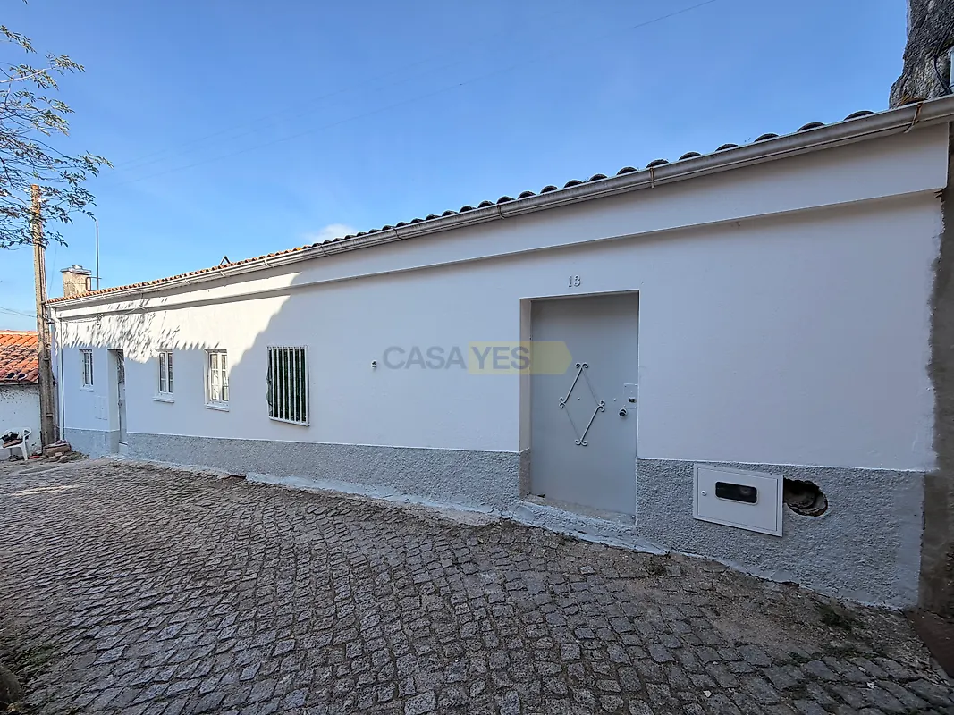 Moradia T2 à venda em Celorico (São Pedro e Santa Maria) e Vila Boa do Mondego, Celorico da Beira — foto 2