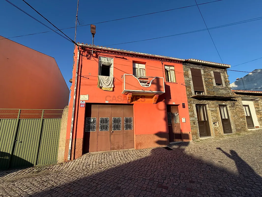Moradia T2 à venda em Vila Nova de Foz Côa, €63.000
