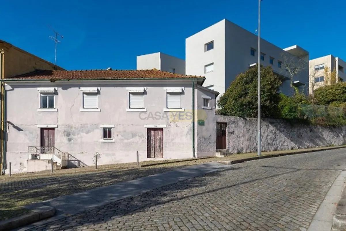 Moradia T4 em Lordelo do Ouro e Massarelos, €1.065.000