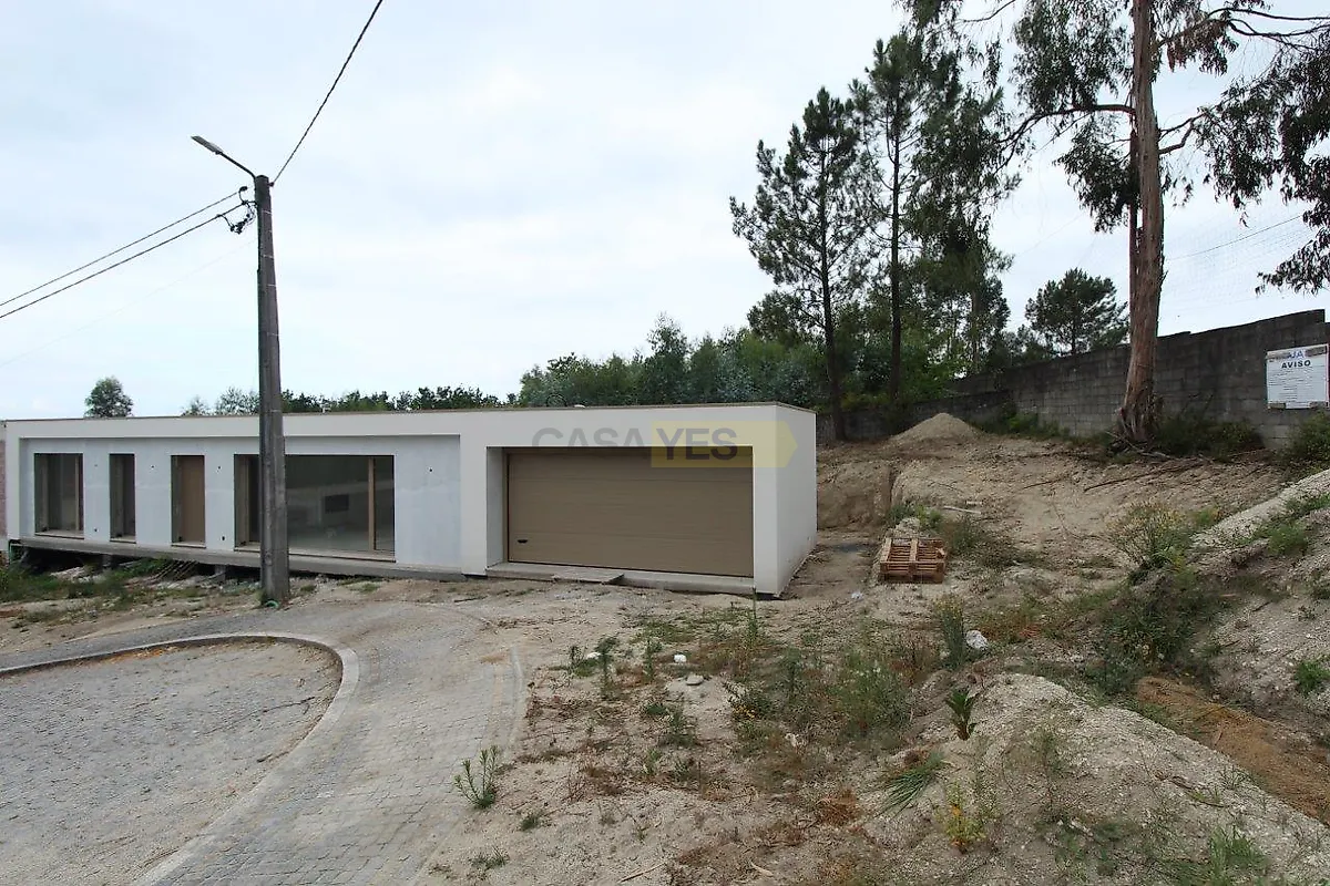 Moradia T3 à venda em Calvos e Frades, €550.000
