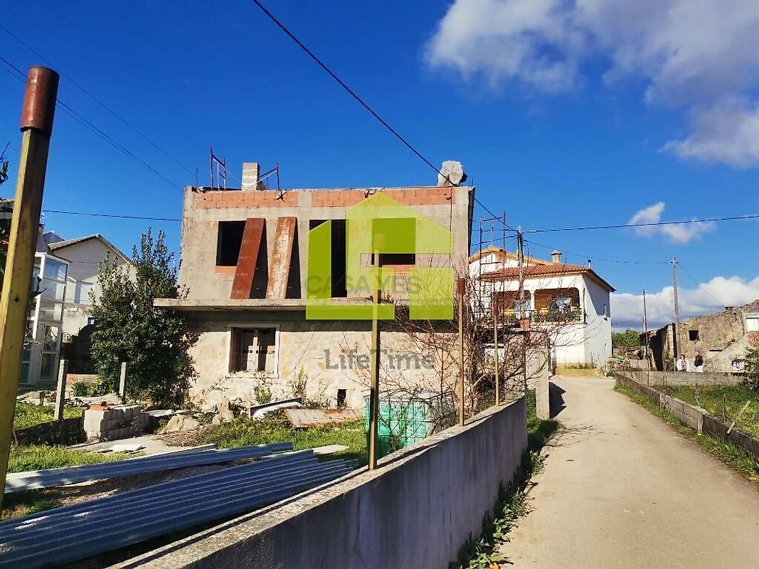 Moradia T3 à venda em São Miguel, Santa Eufémia e Rabaçal, €56.000