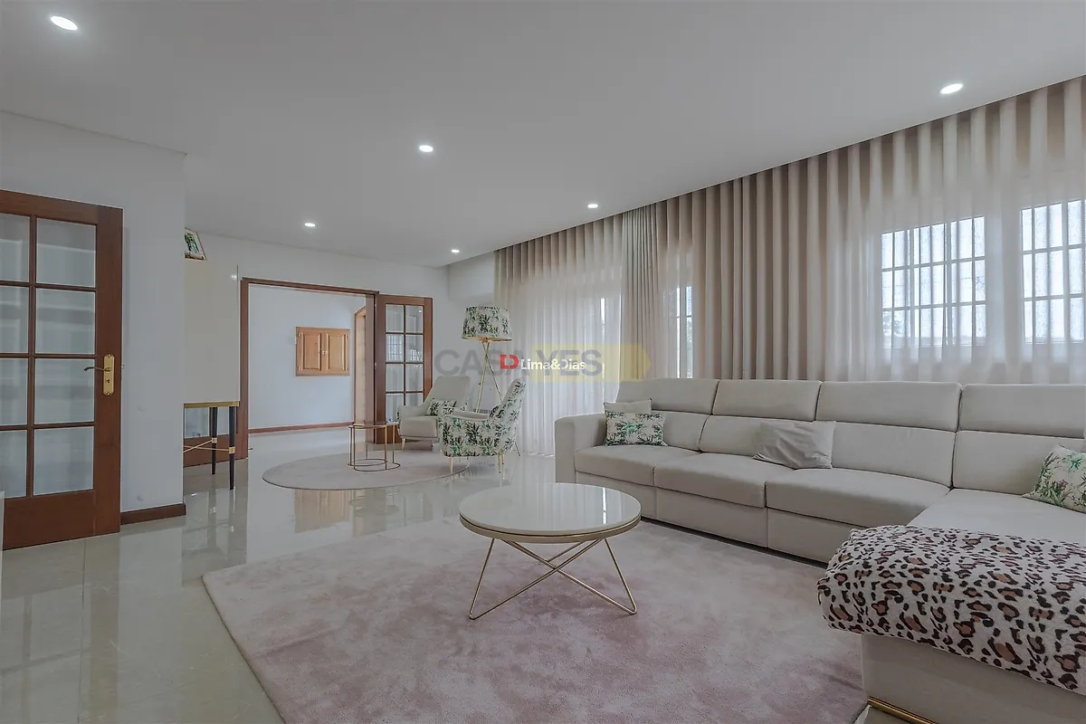 Apartamento T3 à venda em Santa Maria de Lamas, €750.000
