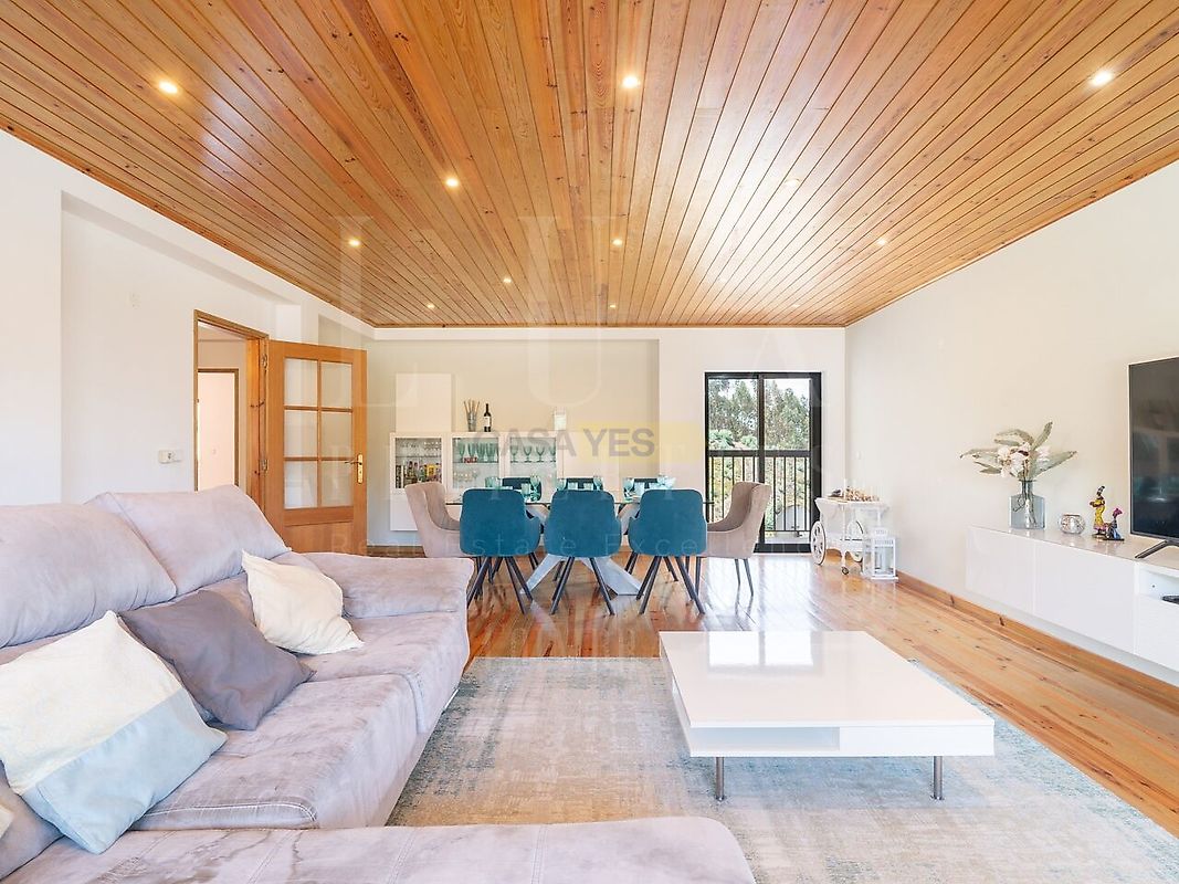 Moradia T6+ à venda em Santo António dos Olivais, €500.000