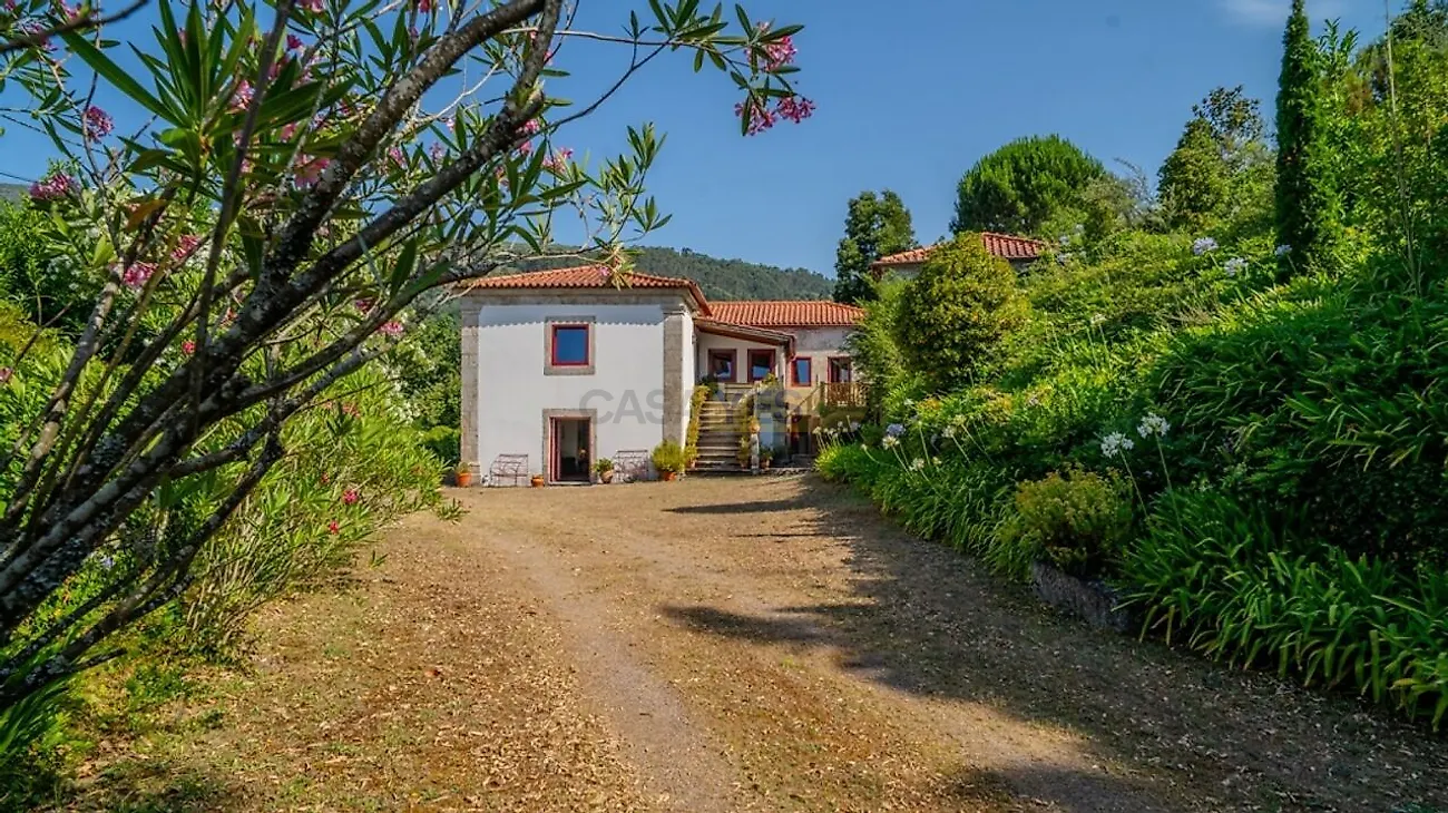 Moradia T5 em Jolda (Madalena) e Rio Cabrão, €990.000