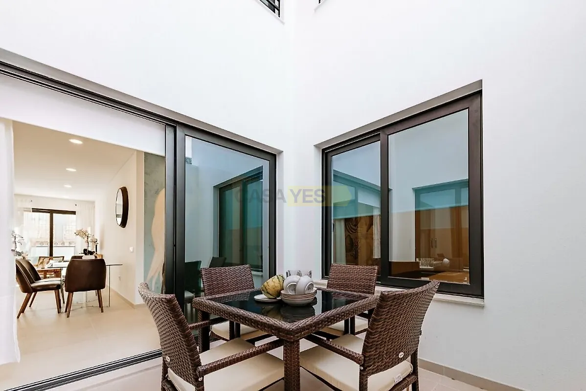 Apartamento T2 em Montenegro, €460.000