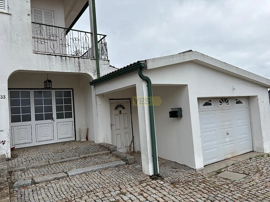 Moradia T6+ à venda em Sernancelhe e Sarzeda, €260.000