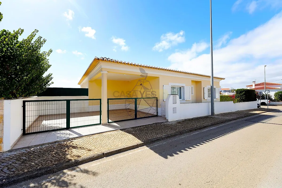 Moradia T4 à venda em Odiáxere, €695.000