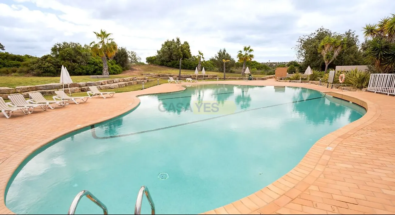 Apartamento T0 em Estômbar e Parchal, €168.000