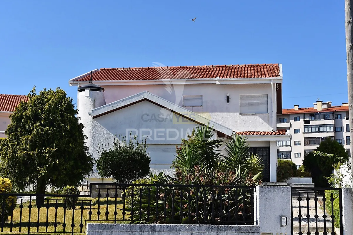 Moradia T5 à venda em Mafamude e Vilar do Paraíso, €850.000