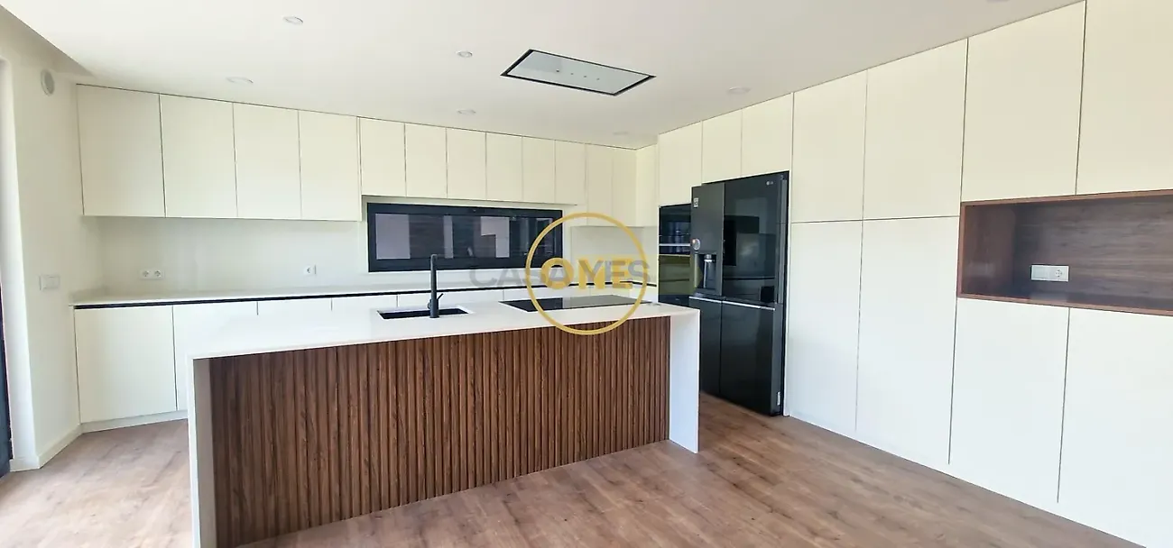 Moradia T3 em Carvalhos, €699.000