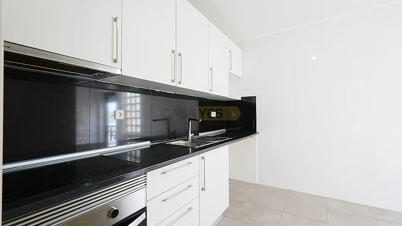 Apartamento T2 à venda em Torres Vedras (São Pedro, Santiago, Santa Maria do Castelo e São Miguel) e Matacães, Torres Vedras — foto 2