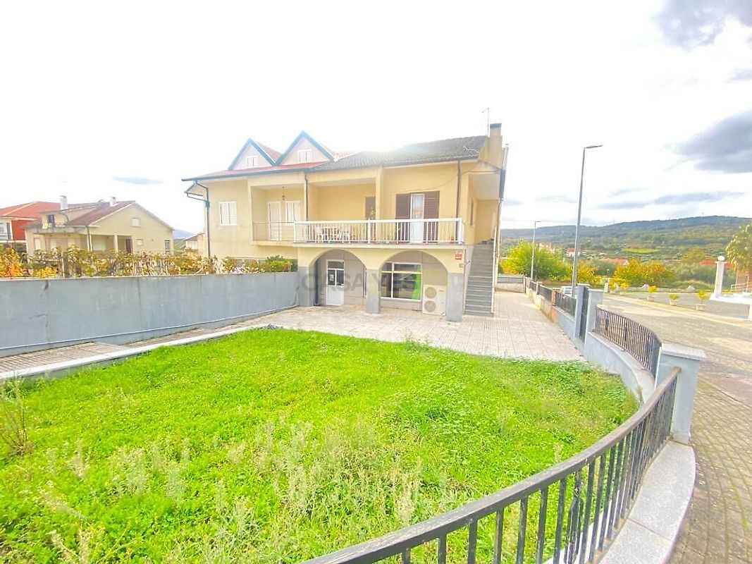 Moradia T3 à venda em Amendoeira, €195.000