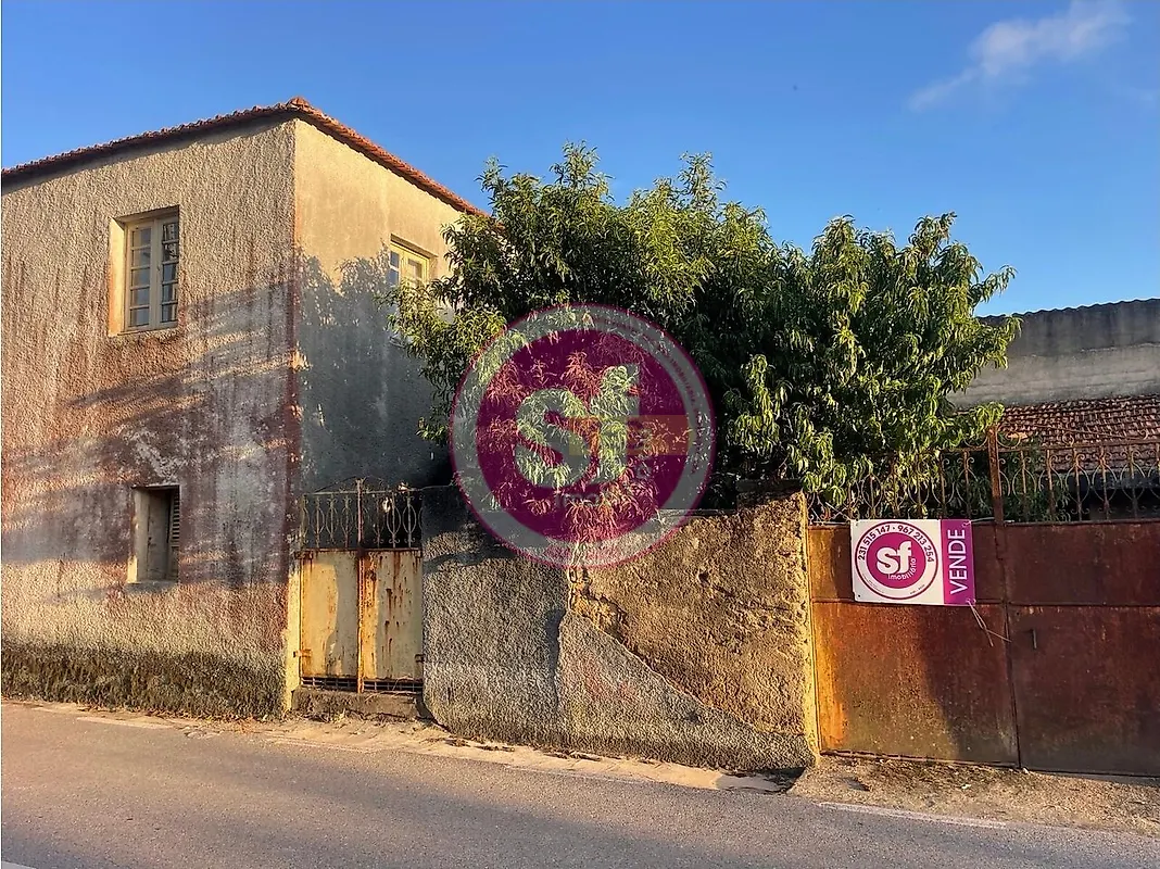 Moradia T4 à venda em Sangalhos, €100.000