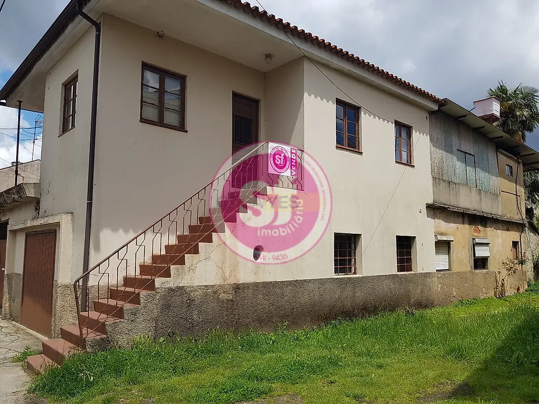Moradia T5 em Aguada de Cima, €130.000