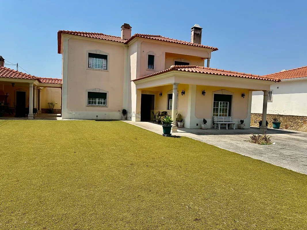 Moradia T4 à venda em Caldas da Rainha - Nossa Senhora do Pópulo, Coto e São Gregório, €465.000