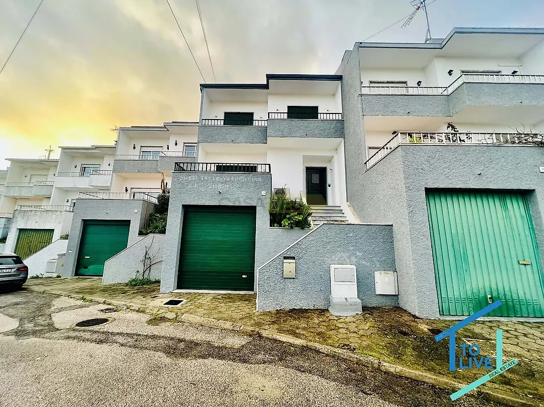 Moradia T4 em Vila Chã (São João Baptista e Santiago), €370.000