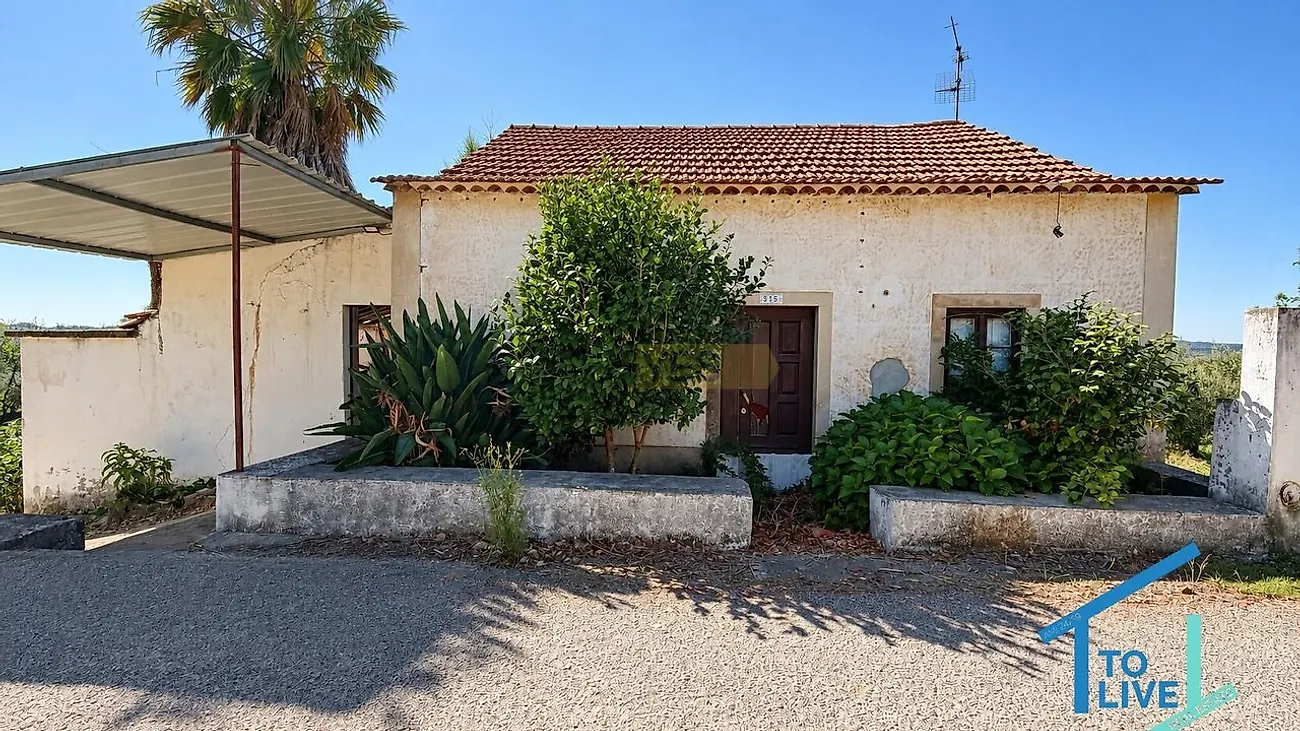 Moradia T2 em Casais e Alviobeira, €120.000