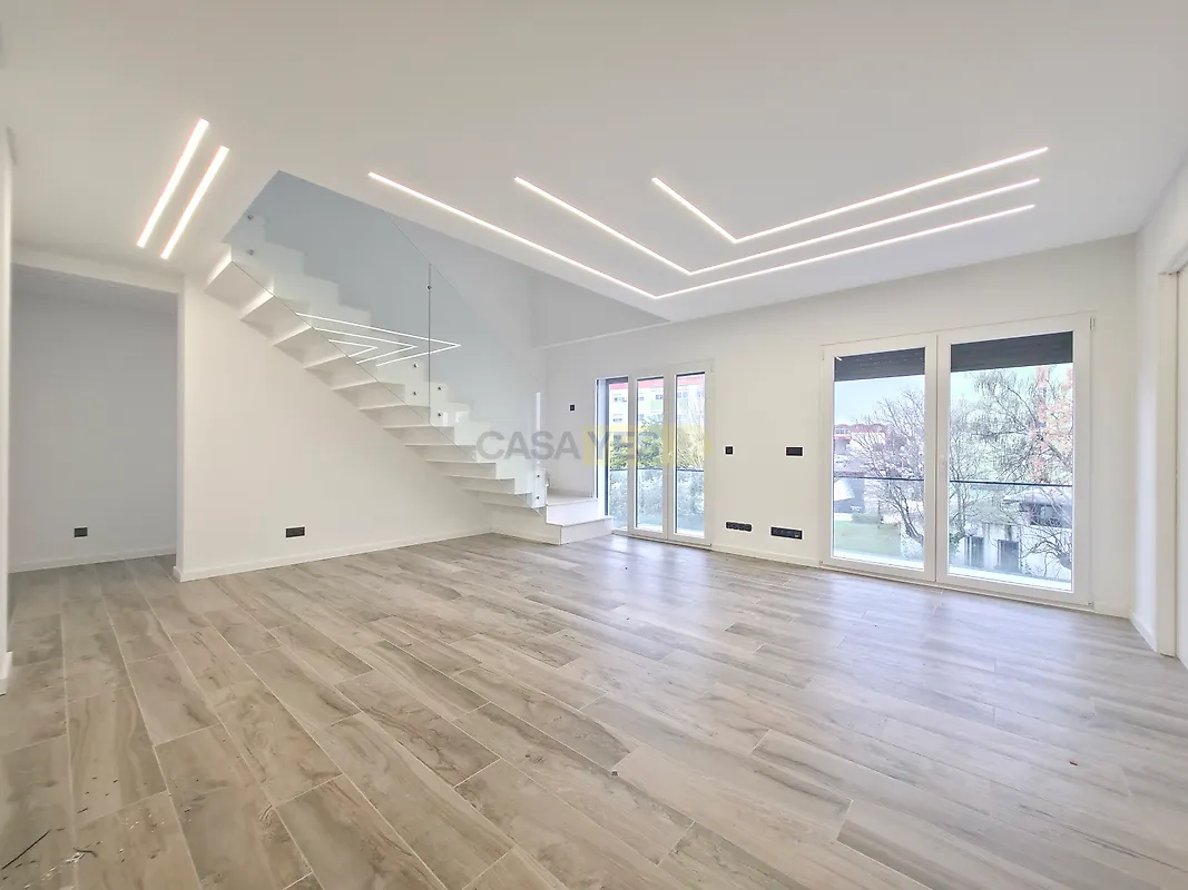 Apartamento T5 à venda em Santa Iria de Azoia, São João da Talha e Bobadela, €895.000
