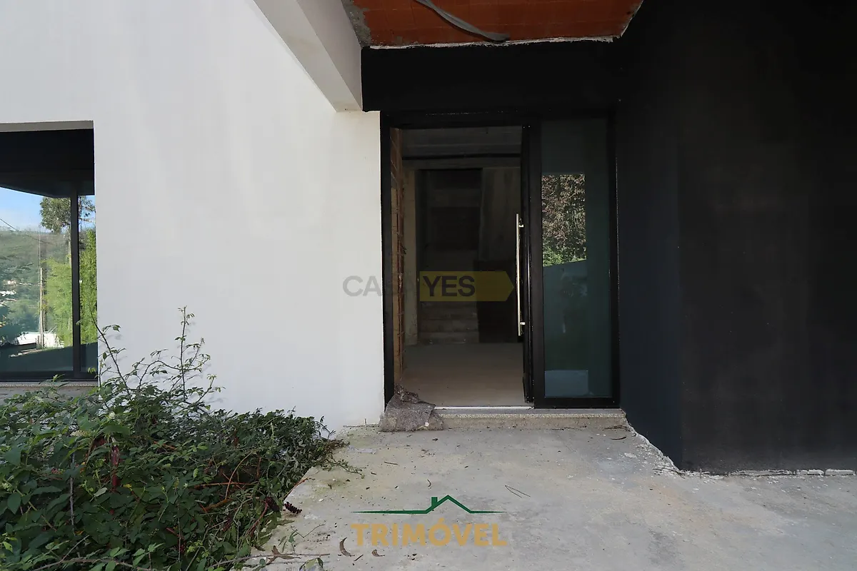 Moradia T4 à venda em Oliveira de Azeméis, Santiago de Riba-Ul, Ul, Macinhata da Seixa e Madail, Oliveira de Azeméis — foto 2