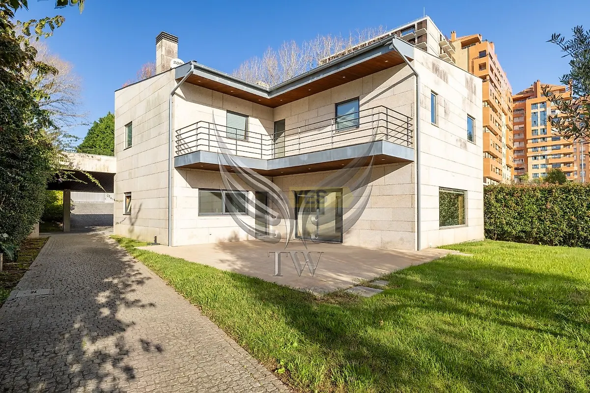 Moradia T4 em Santa Marinha e São Pedro da Afurada, €980.000