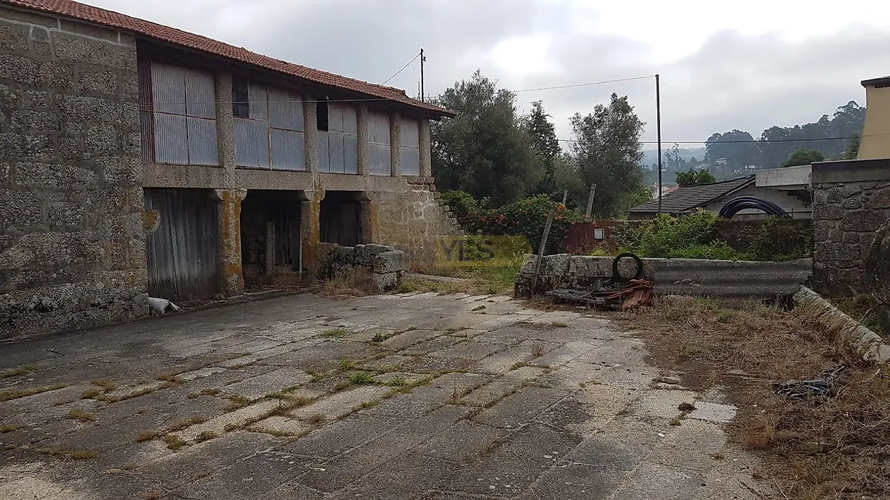 Moradia T4 em Arnoso (Santa Maria e Santa Eulália) e Sezures, €240.000