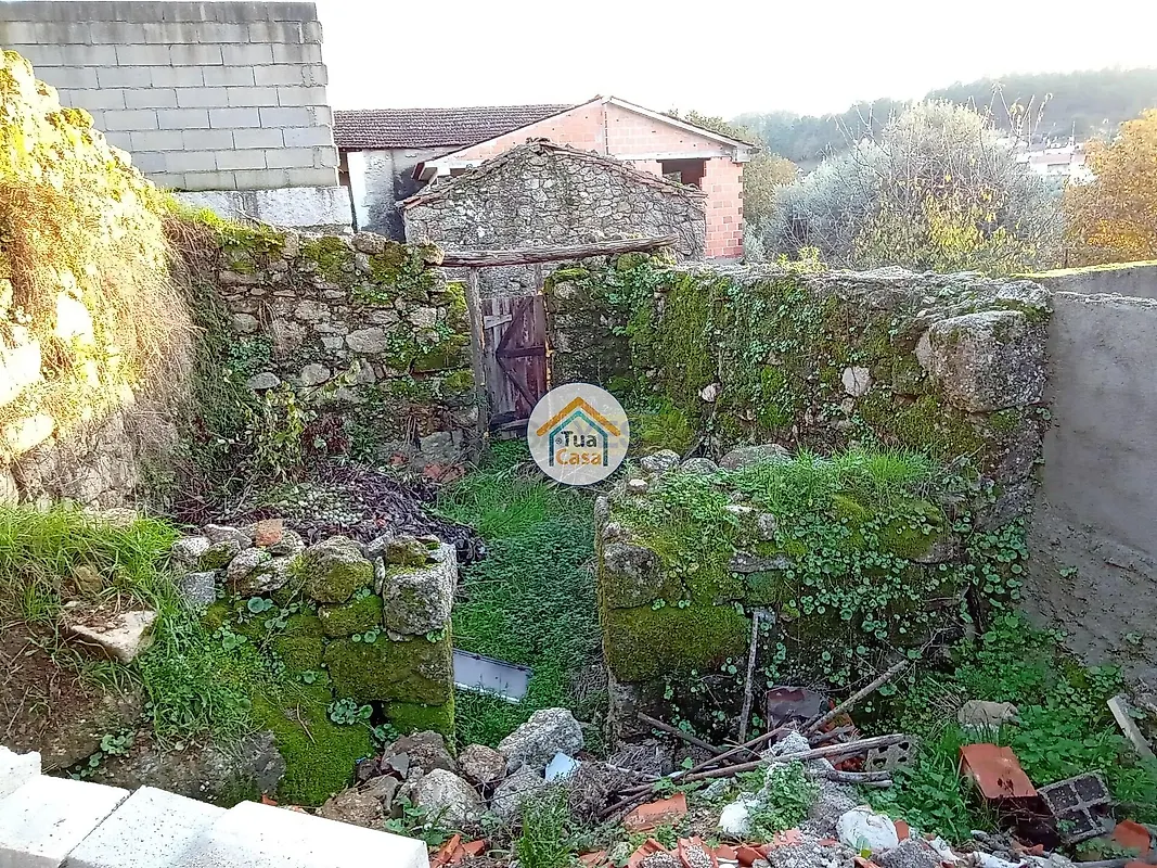 Moradia T1 à venda em São Cipriano e Vil de Souto, €40.000