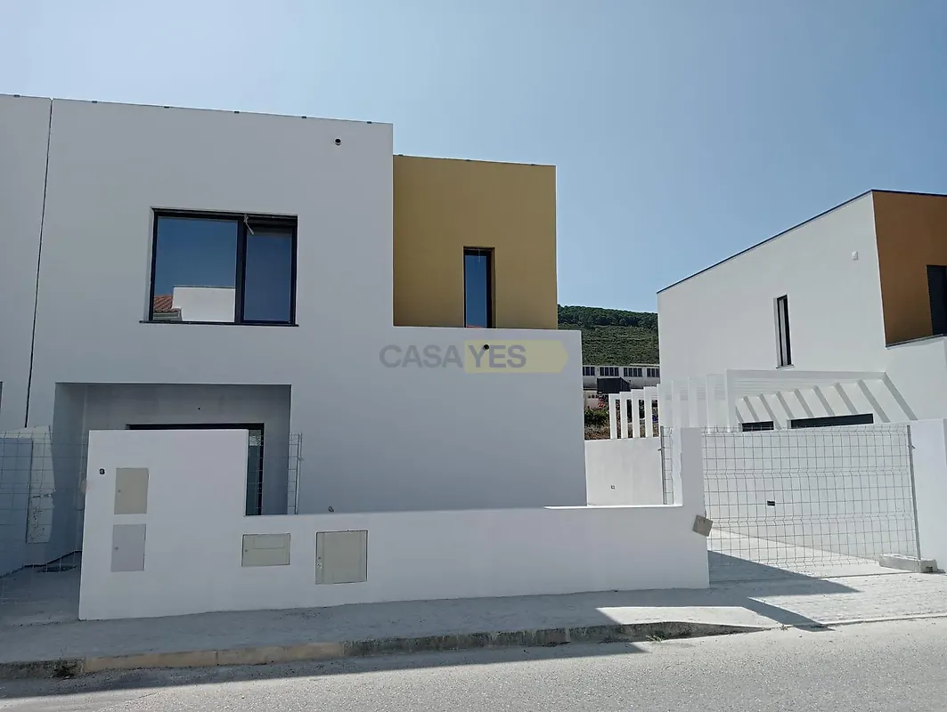 Moradia T3 à venda em Porto de Mós - São João Baptista e São Pedro, Porto de Mós — foto 2