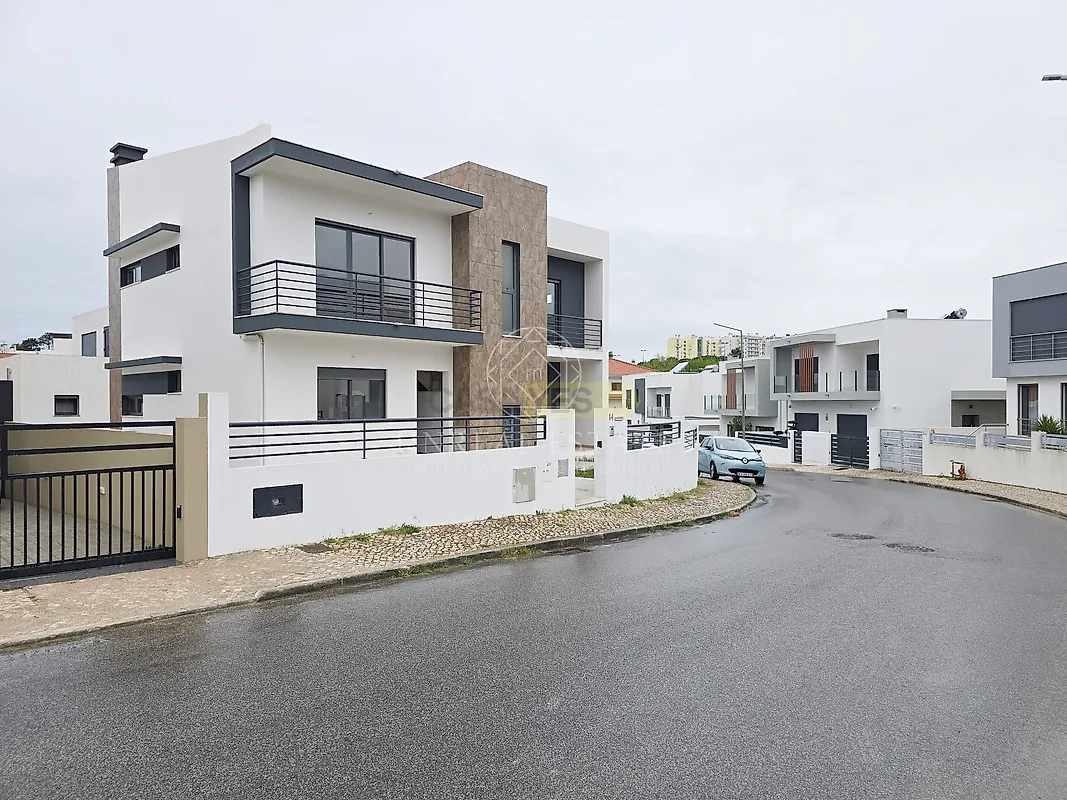 Apartamento T5 em Laranjeiro e Feijó, €695.000
