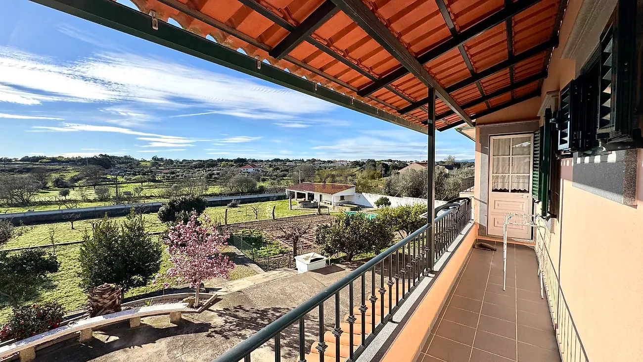 Moradia T5 em Escalos de Baixo e Mata, €350.000