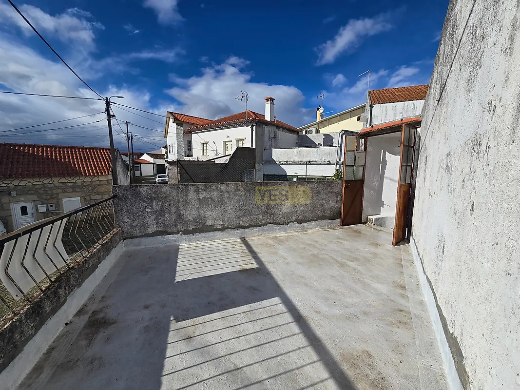 Moradia T2 em Escalos de Cima e Lousa, €64.500