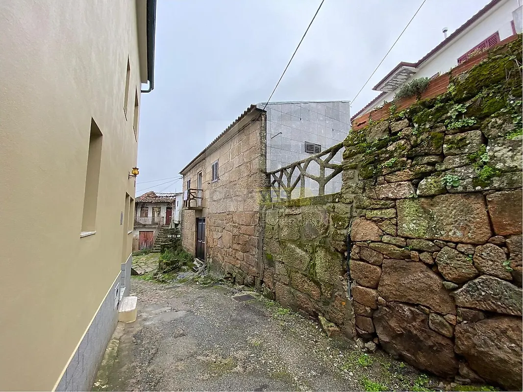 Moradia T2 à venda em Sanfins do douro, €50.000