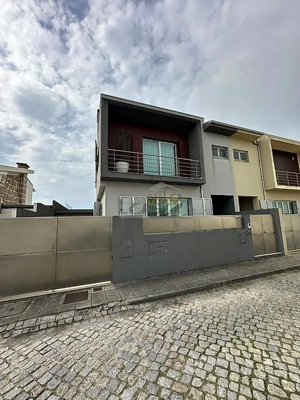 Moradia T3 à venda em Mindelo, €530.000