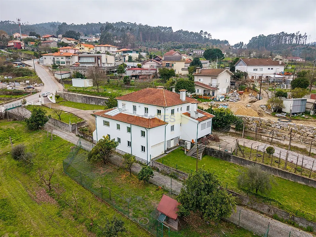 Moradia T5 à venda em Vale (São Cosme), Telhado e Portela, €580.000