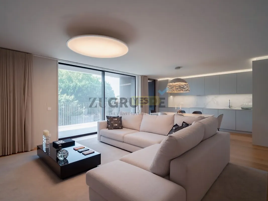 Apartamento T4 em Santa Marinha e São Pedro da Afurada, €685.000